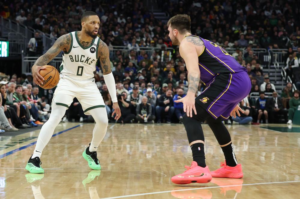 将球牢牢送 将球牢牢送