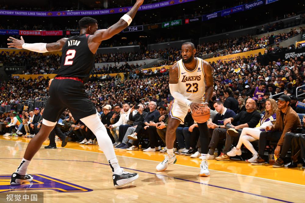 日益激烈的 日益激烈的