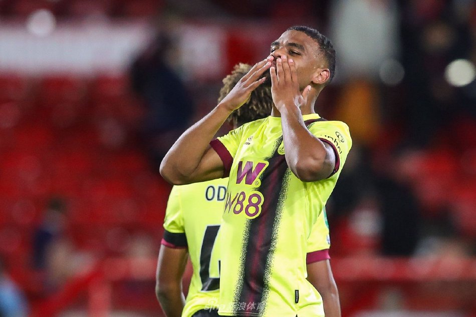 与此同时 与此同时