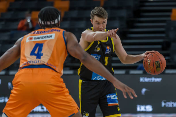 向全世界展 向全世界展